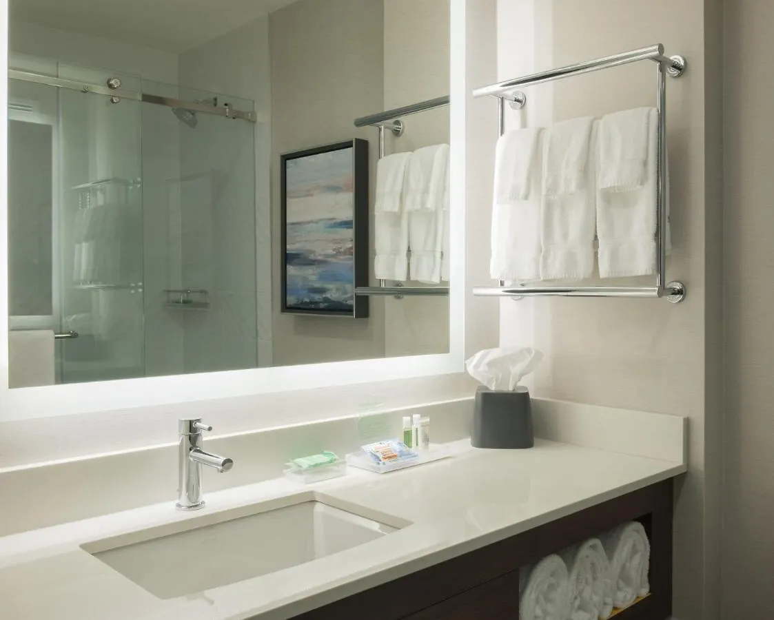 Holiday Inn & Suites Vancouver Downtown By Ihg Hotel