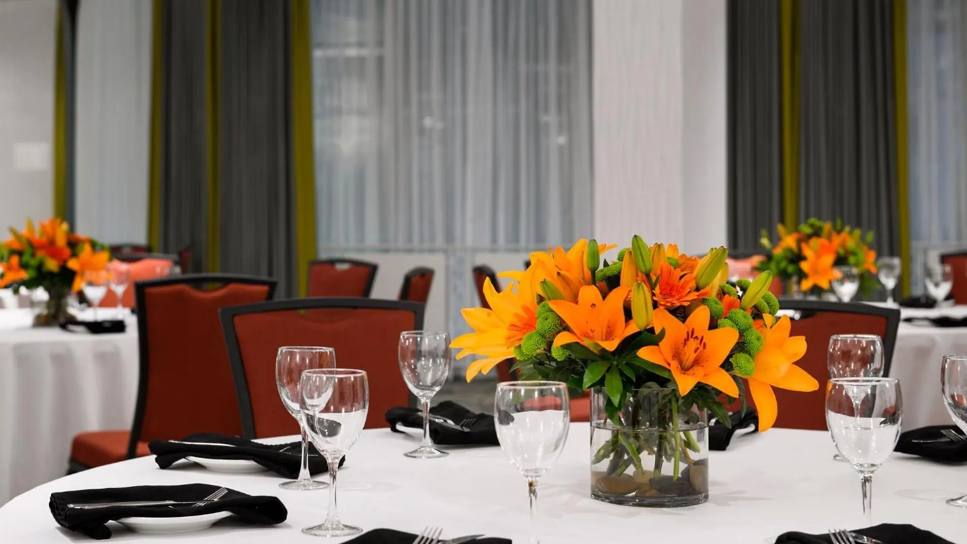 Holiday Inn & Suites Vancouver Downtown By Ihg 3*,