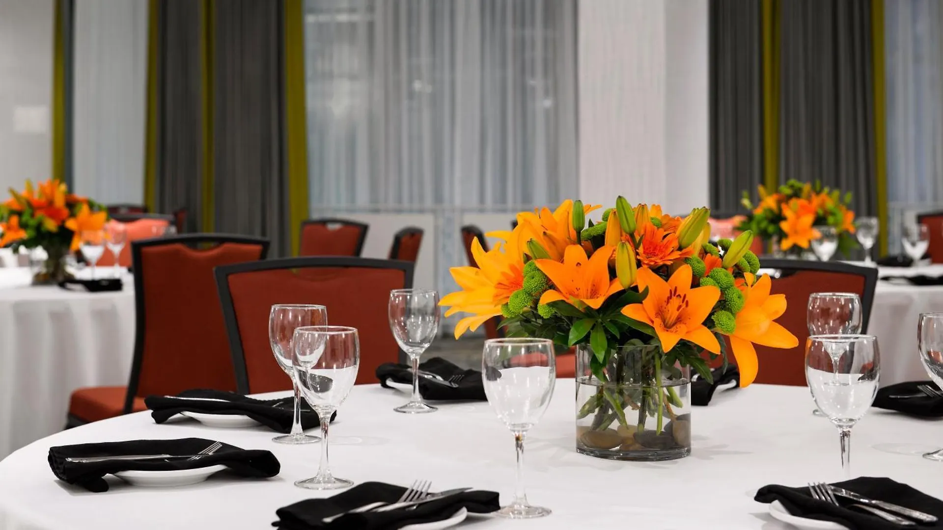 Holiday Inn & Suites Vancouver Downtown By Ihg Hotel